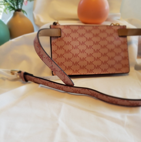 Michael Kors Belt Purse - Picture 2 of 15